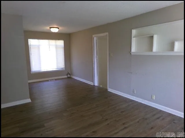 40 Barbara Dr — Photo 2