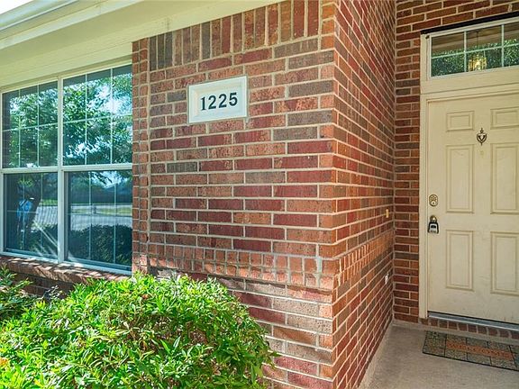 4th image of 1225 Juniper Ln