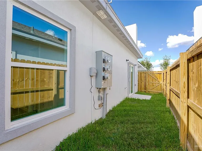 5709 Notre Dame Ave #1 — Photo 12