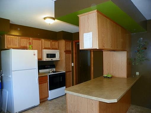 4th image of 313 W Oak St