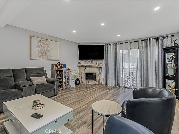 2nd image of 10009 Topanga Canyon Blvd Unit 5