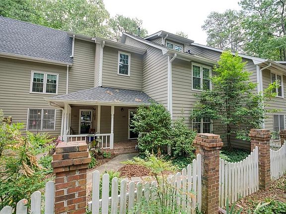 2nd image of 1445 Oakridge Cir