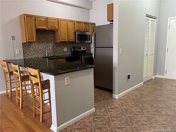 5th image of 32 Haviland St #204