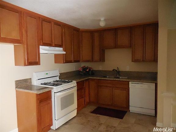 2nd image of 5042 49th St