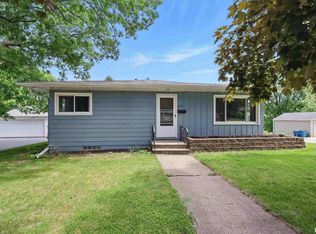 427 16th St, Silvis, IL 61282