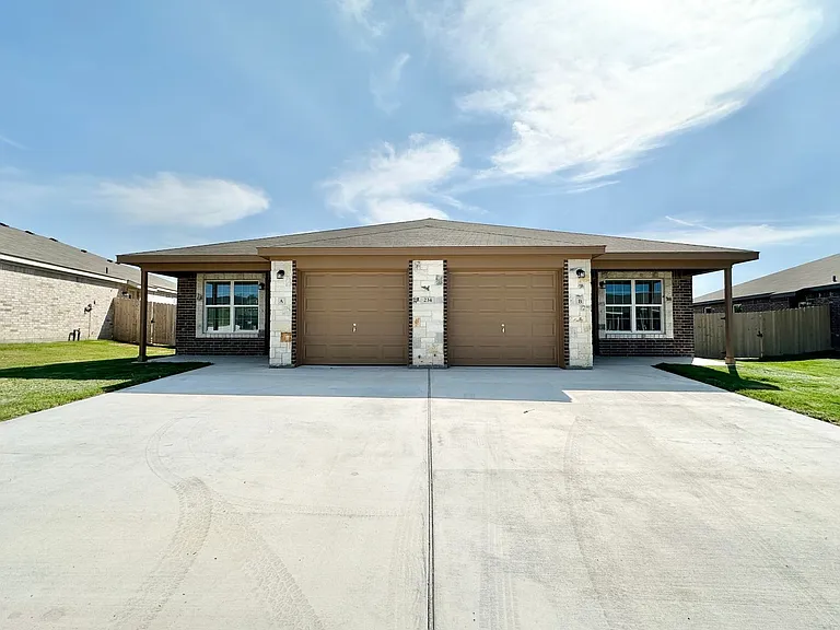 234B Dolphin Dr — Photo 1