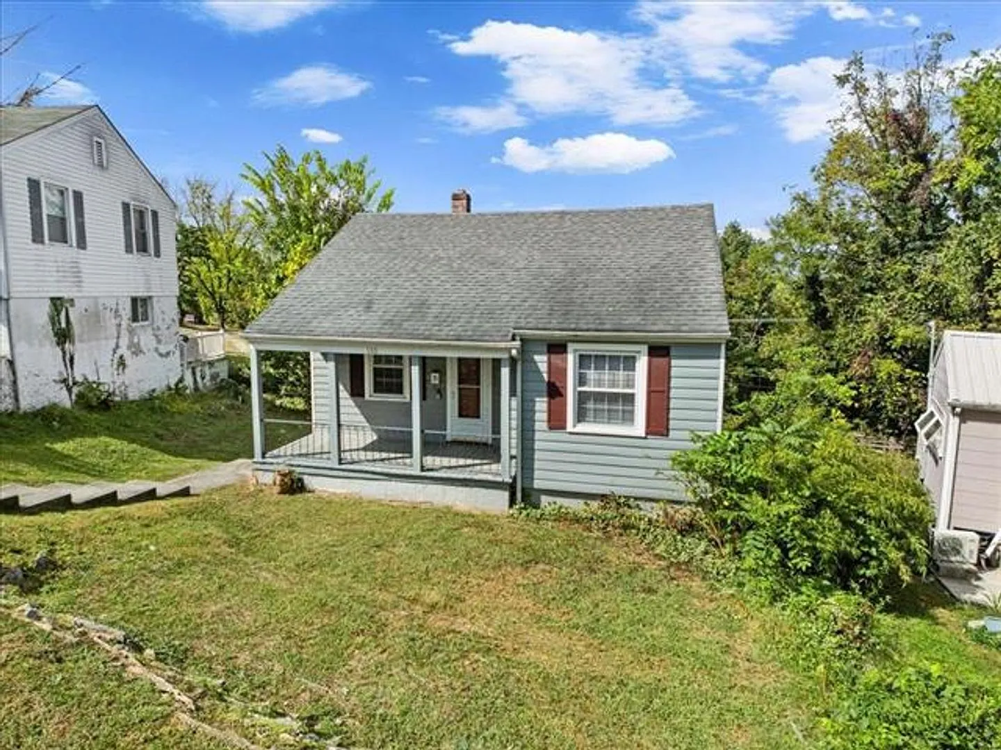 Radford, 3 BR / 2 BA, Available — Photo 2