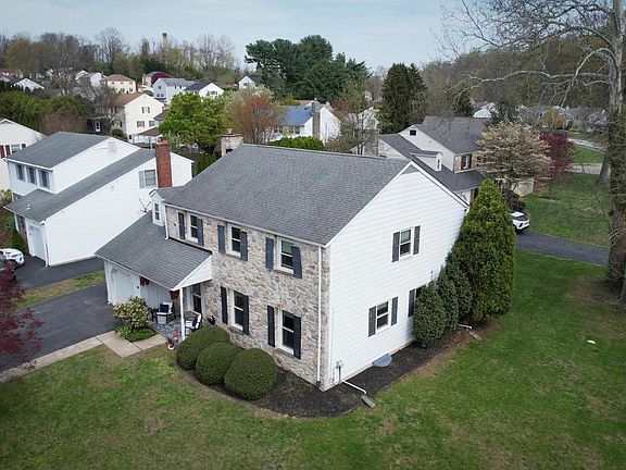 2nd image of 701 W Rolling Rd