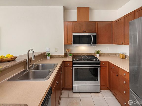 3rd image of 1000 Aurora Avenue N #311
