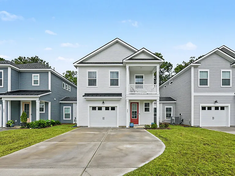 341 Chapman Cir — Photo 1