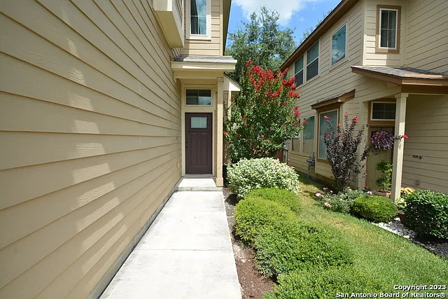 3 bed, 2.5 bath, 1896 sqft, $2,150 — Photo 2