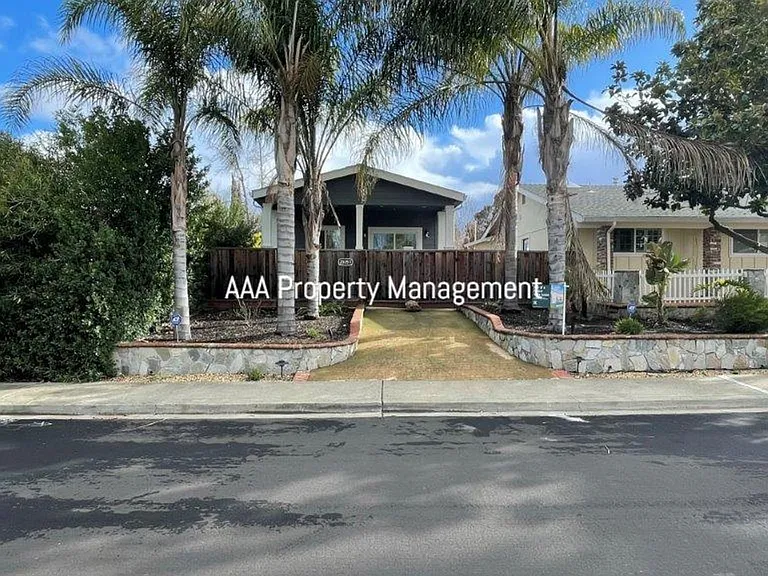 2035 Gill Port Ln #A — Photo 1