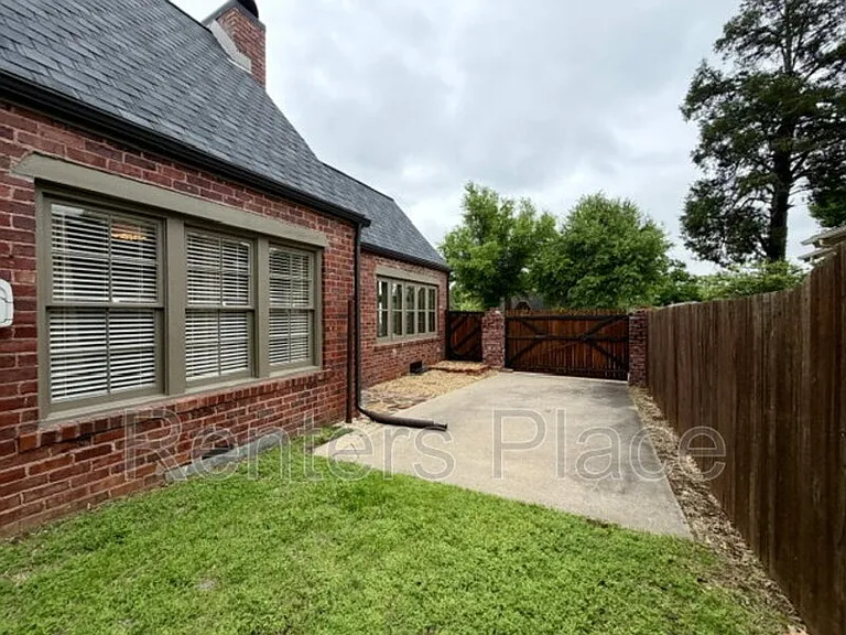 1904 S Yorktown Ave — Photo 37
