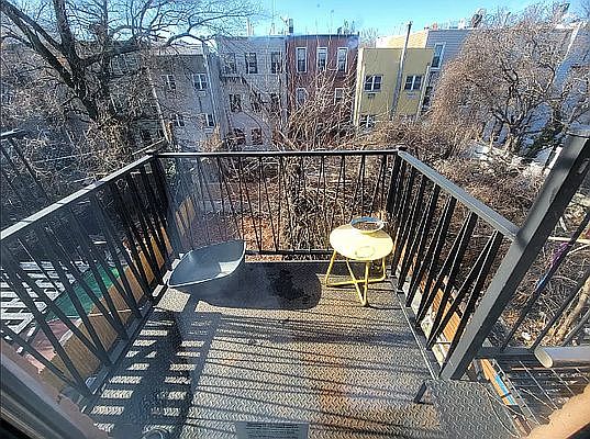 2nd image of 1040 Jefferson Ave #3B