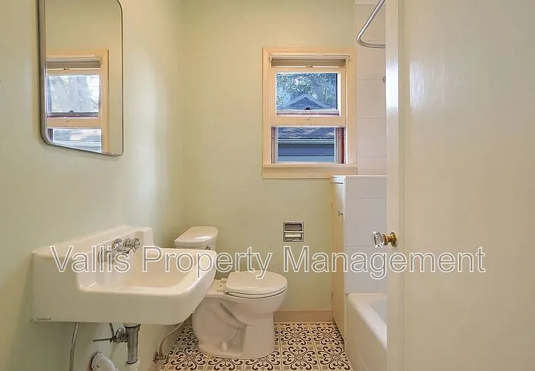 1760 Winter St SE — Photo 13
