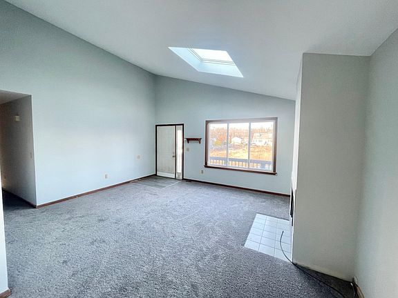 3rd image of 94 Illinois Ave