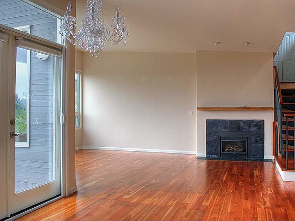 3rd image of 417 84th Ave NE