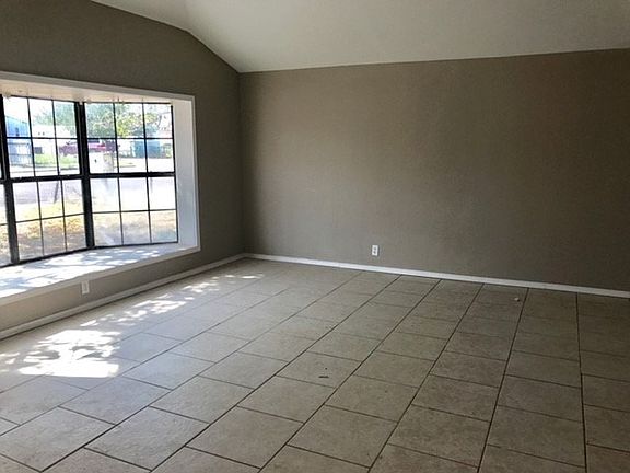 4th image of 1016 N Hancock Ave