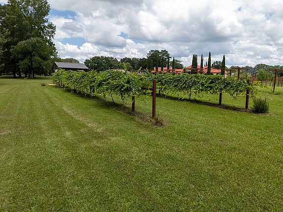 5th image of 380 Meadow Wood Rd