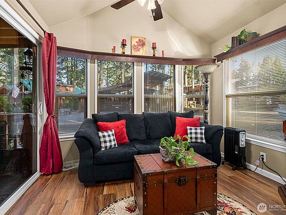 3rd image of 1546 SE Reservation Rd #218