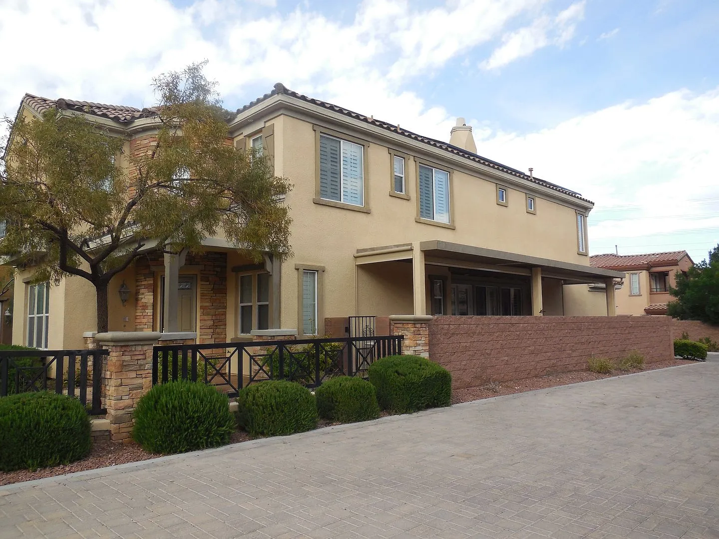 Guard Gated Traccia Community in Summerlin — Photo 3