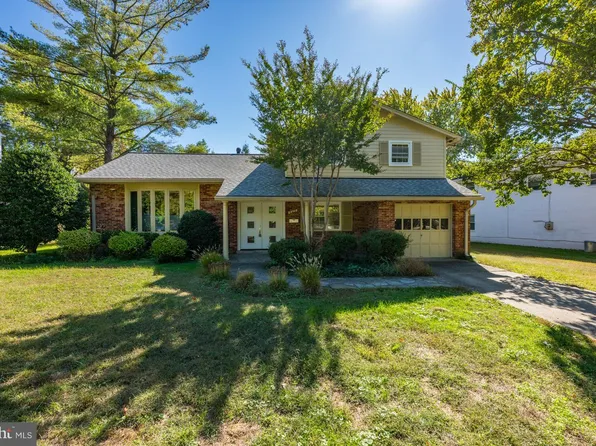 6412 Wilson Ln, Bethesda, MD 20817