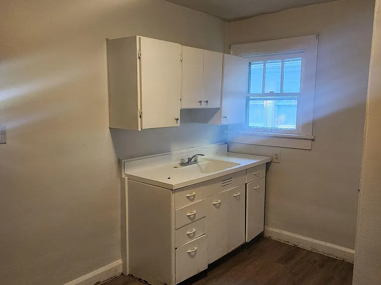 339 S Parker Ave — Photo 6