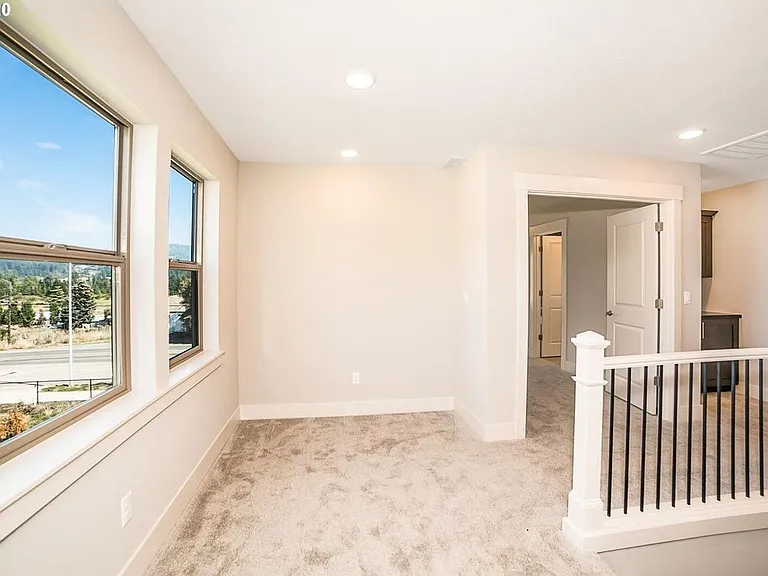1530 NE 37th Ave — Photo 14