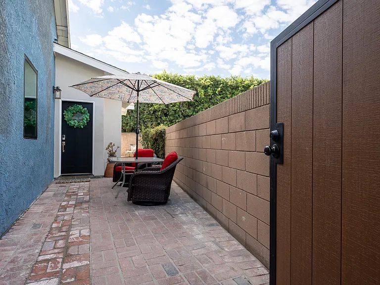 8524 Arma St #2 — Photo 3