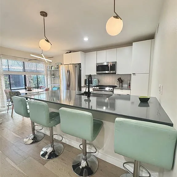 400 E 30th St #101 — Photo 10