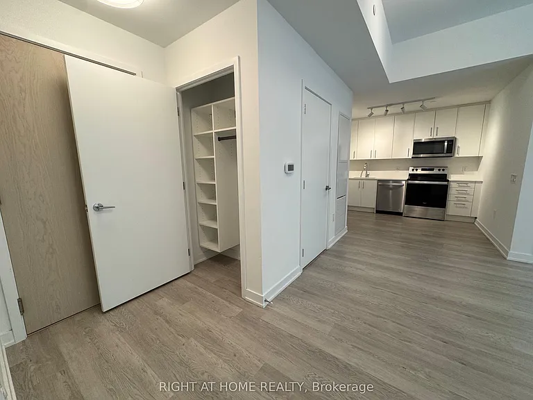 3 Strathgowan Ave #202 — Photo 5