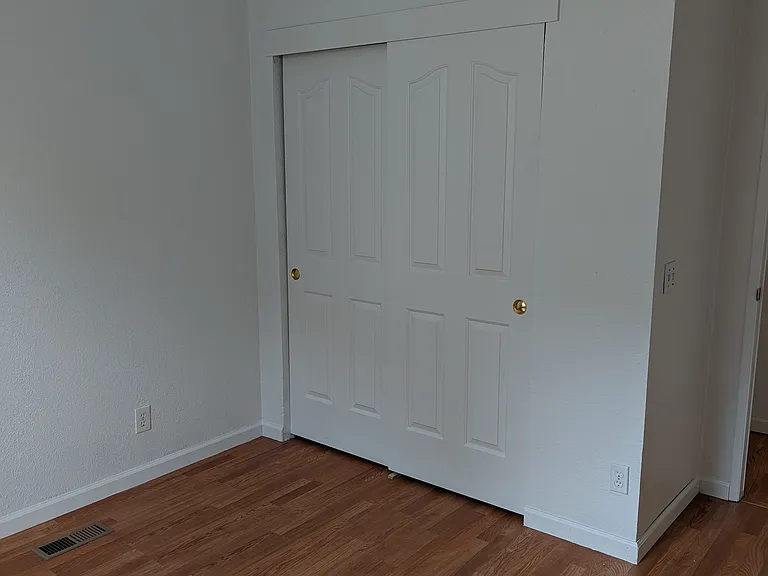514 Holbrook St — Photo 19