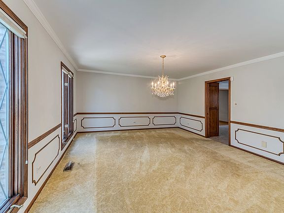 5th image of 709 Forest Glen Ln