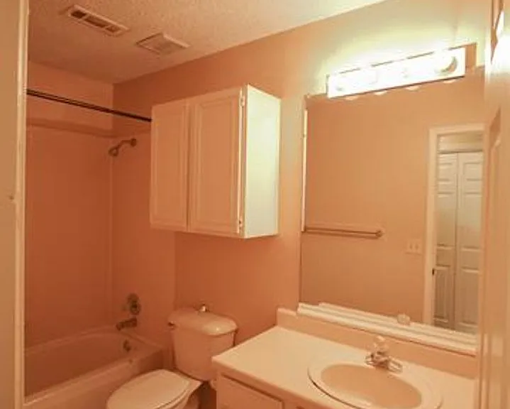 736 W Poplar St — Photo 6