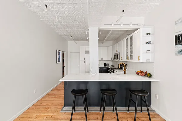 Sold by Compass | media 7