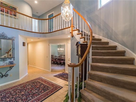 3rd image of 1600 Roseland Way