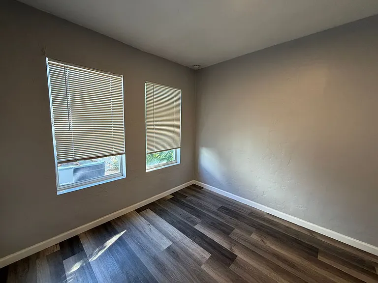 1833 E Harvard St #1-4 — Photo 23