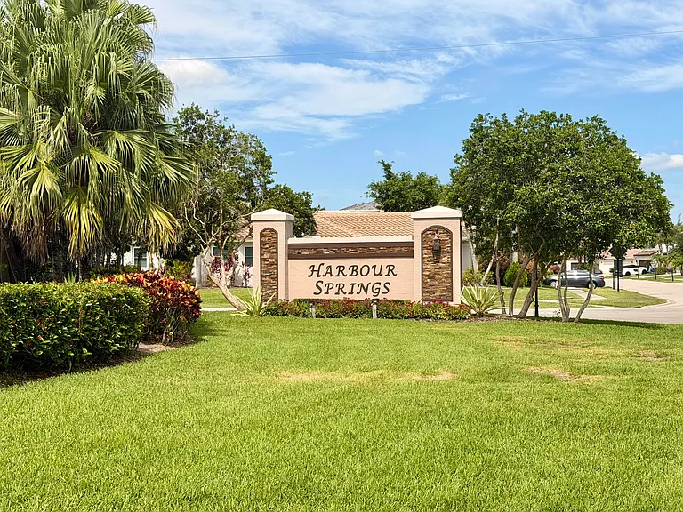 11073 Harbour Springs Cir — Photo 26