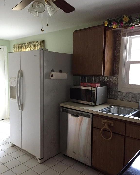 2nd image of 422 3rd St