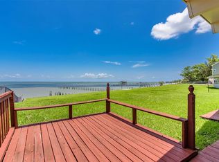 5039 W Bayshore Dr, Bacliff, TX 77518