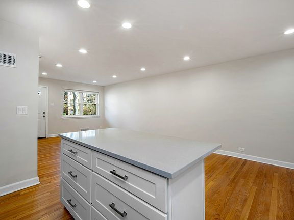 4th image of 5481 S Cornell Ave APT B