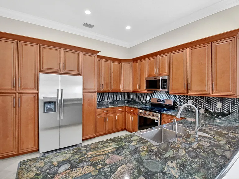 6812 Belmont Shore Dr — Photo 8