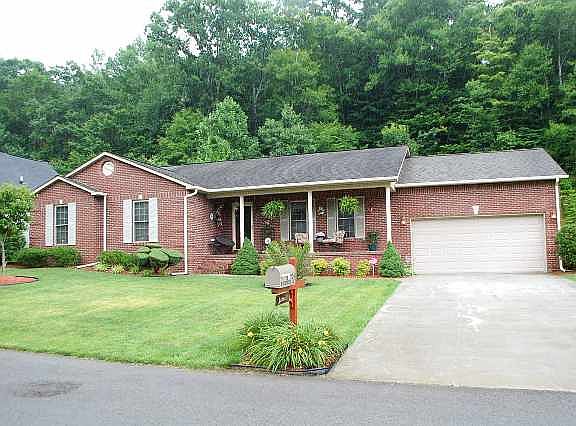 2nd image of 214 Windermere Dr