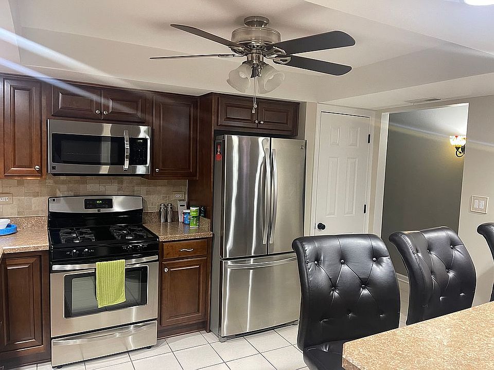 1st image of 15700 Deerfield Ct
