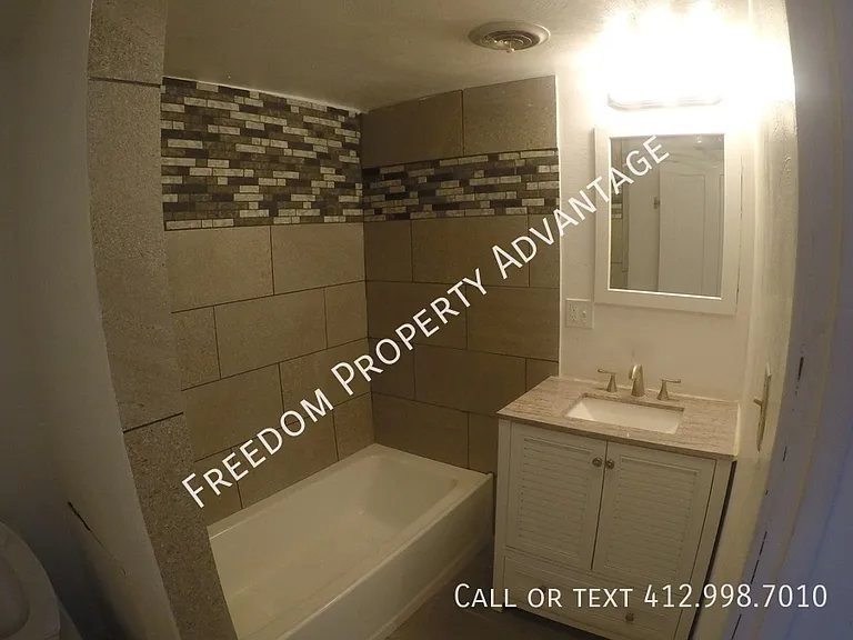 129 S 17th St #2 — Photo 6