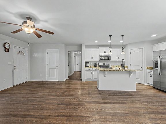 4th image of 607 Ridgefield Dr