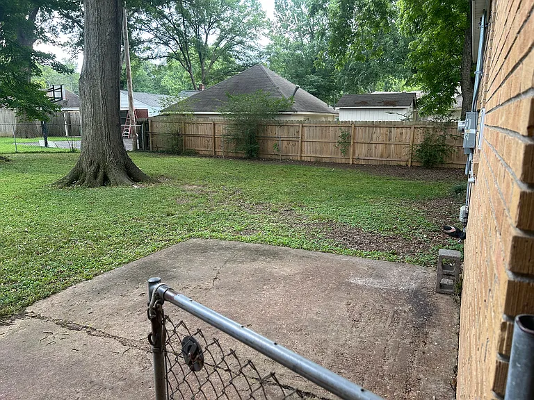 800 Berry Rd — Photo 23