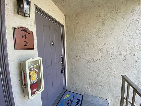 3rd image of 432 Edgehill Ln Unit 2