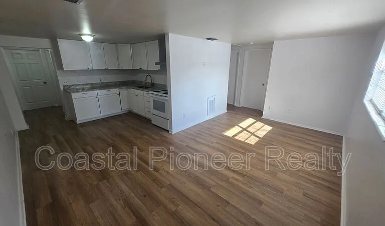 8819 W Robson St — Photo 3
