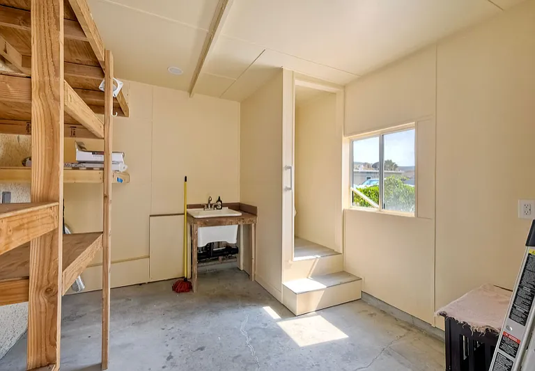 122 Johnston Ln — Photo 12